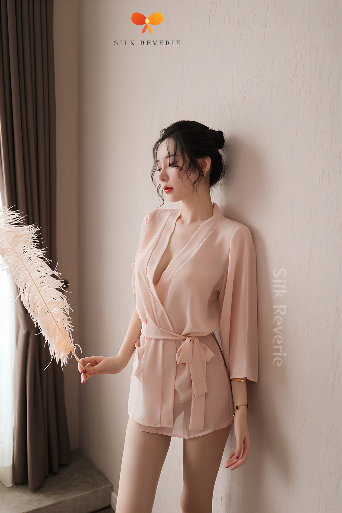 Medium Sleeve Black Nightgown